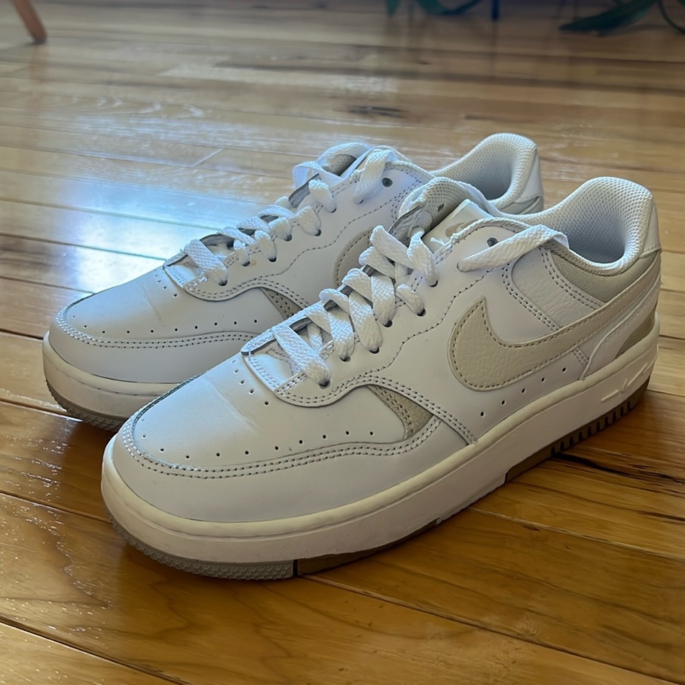 SOLD LOCALLY EUC Women’s Nike Gamma Force Sneakers